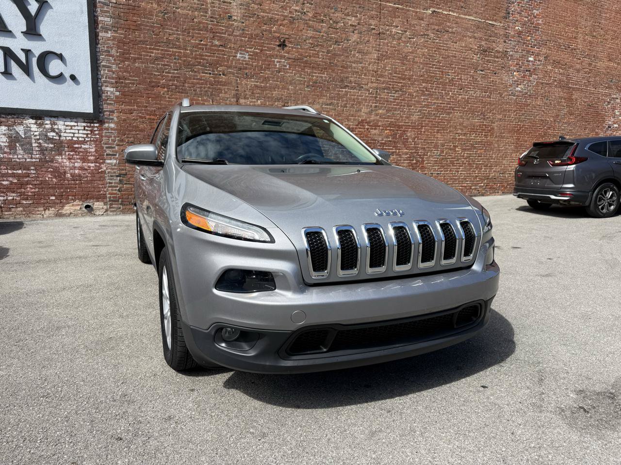Used 2015 Jeep Cherokee Latitude w/ Comfort/Convenience Group FWD image 2