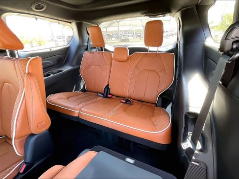 New 2026 Chrysler Pacifica Pinnacle FWD image 22