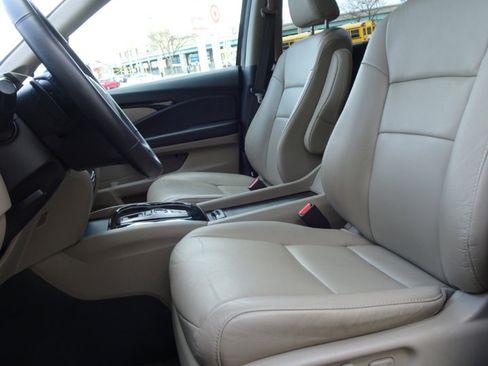 Used 2021 Honda Pilot Touring image 9