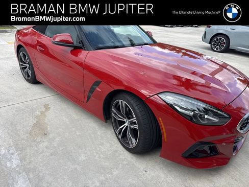 Certified 2025 BMW Z4 sDrive30i image 1