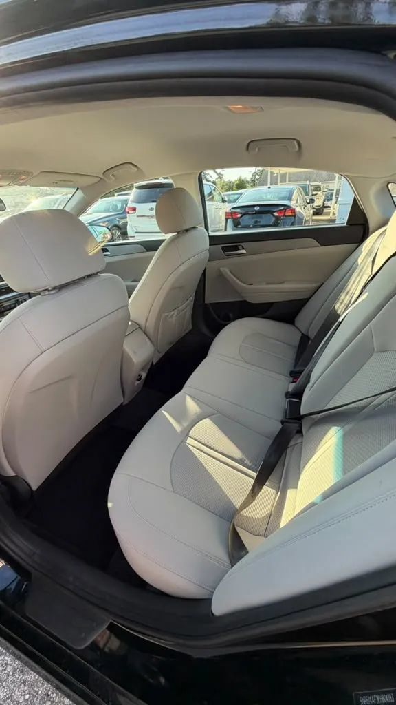 Used 2019 Hyundai Sonata SE w/ Cargo Package FWD image 16