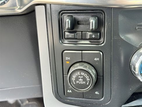 Used 2022 Ford F150 Lariat w/ Trailer Tow Package image 39