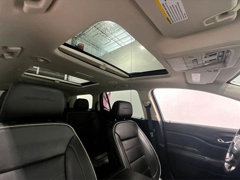 Used 2022 GMC Acadia Denali image 28