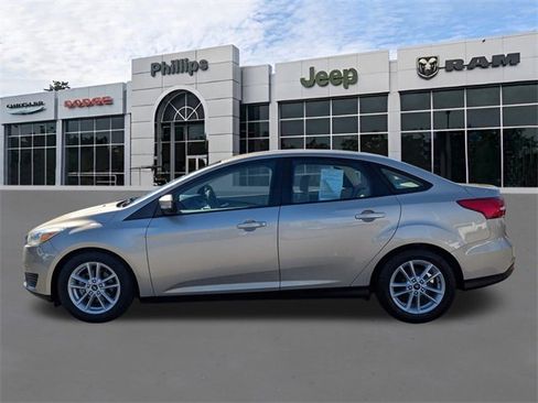 Used 2017 Ford Focus SE image 6