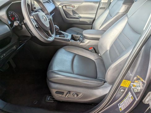 Used 2020 Toyota RAV4 XLE Premium w/ All Weather Liner Package image 11