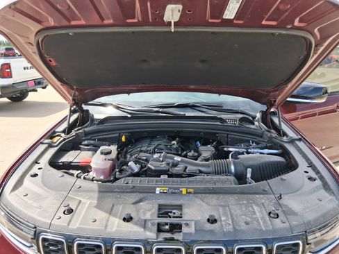 Used 2025 Jeep Grand Cherokee L Limited AWD/4WD image 10