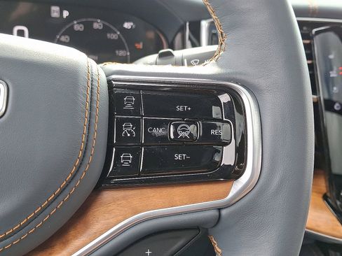 Used 2024 Jeep Grand Wagoneer Series III image 24