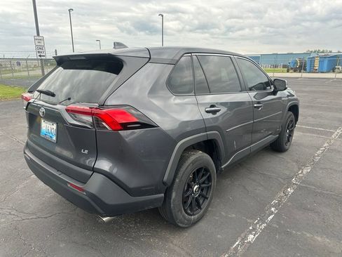 Used 2022 Toyota RAV4 LE FWD image 3