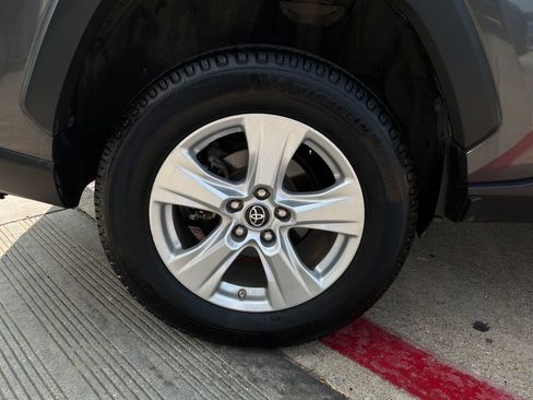 Used 2019 Toyota RAV4 XLE w/ Carpet Mat Package FWD image 9
