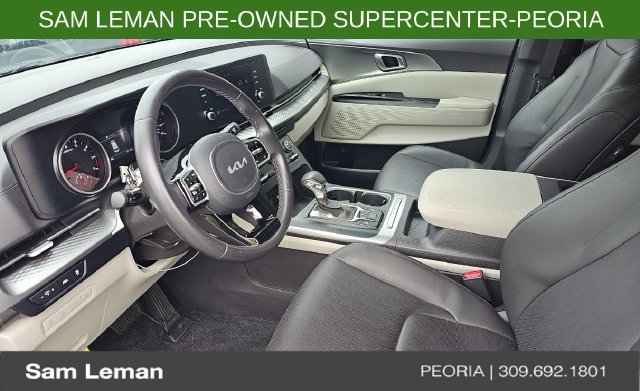 Used 2024 Kia Carnival LX FWD image 3