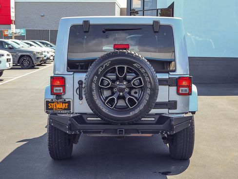 Used 2018 Jeep Wrangler Unlimited Sahara AWD/4WD image 19