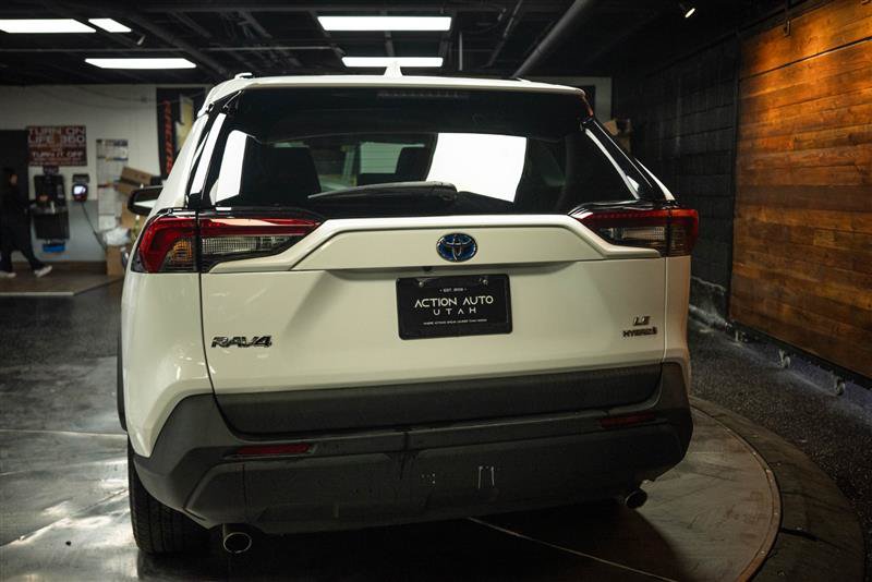 Used 2022 Toyota RAV4 LE AWD/4WD image 6