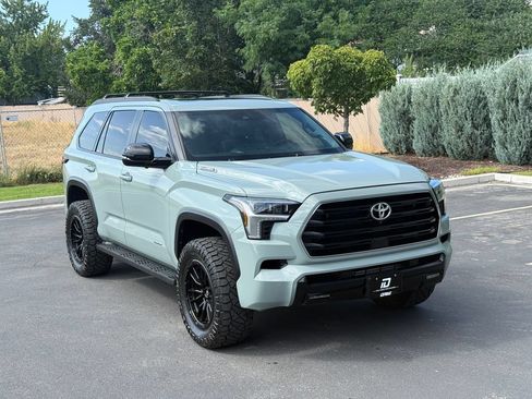 Used 2025 Toyota Sequoia Limited w/ Tow Technology Package AWD/4WD image 2
