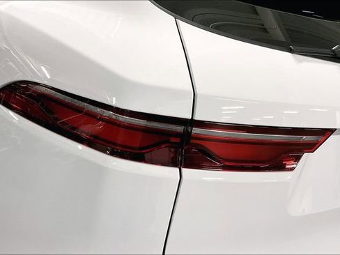 Certified 2025 Jaguar F-PACE R-Dynamic S image 27