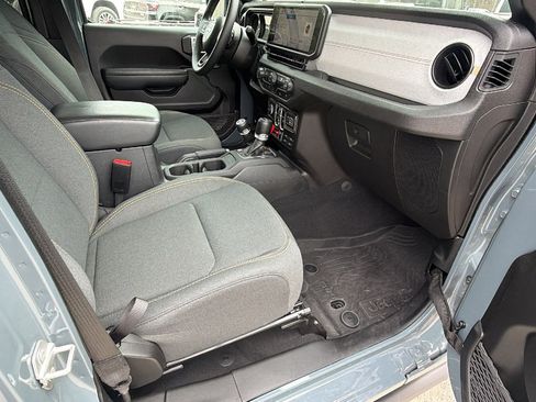 Used 2025 Jeep Wrangler Willys image 19