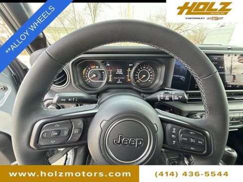 Used 2026 Jeep Wrangler Unlimited Rubicon AWD/4WD image 12