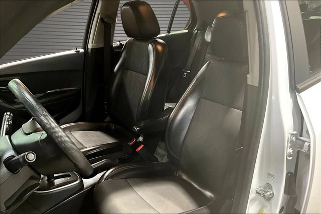Used 2021 Chevrolet Trax LT AWD/4WD image 17