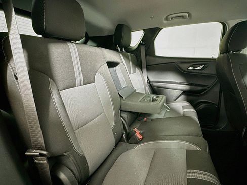 Used 2025 Chevrolet Blazer LT FWD image 26