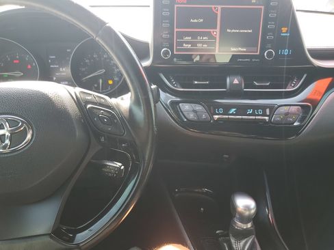 Used 2019 Toyota C-HR XLE FWD image 18