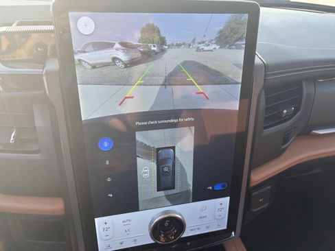 Used 2024 Ford Expedition Platinum image 40