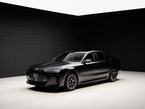 Used 2023 BMW i7 xDrive60 image 4