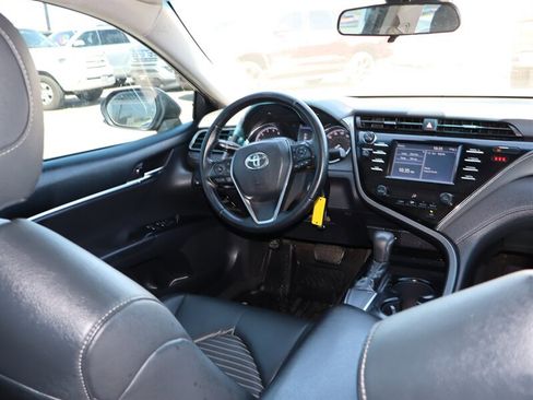 Used 2019 Toyota Camry SE FWD image 11
