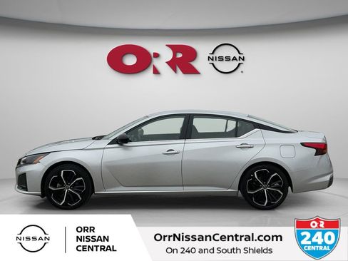 Used 2024 Nissan Altima 2.5 SR FWD image 8