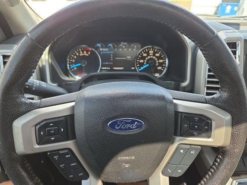 Used 2016 Ford F150 Lariat w/ Equipment Group 502A Luxury AWD/4WD image 4