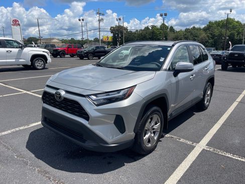 Used 2025 Toyota RAV4 XLE w/ Convenience Package FWD image 3