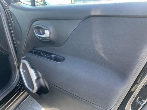 Used 2021 Jeep Renegade Latitude w/ Sun & Sound Group image 11