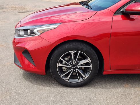 Used 2024 Kia Forte LXS FWD image 9