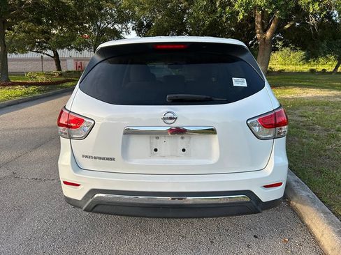 Used 2014 Nissan Pathfinder S FWD image 5