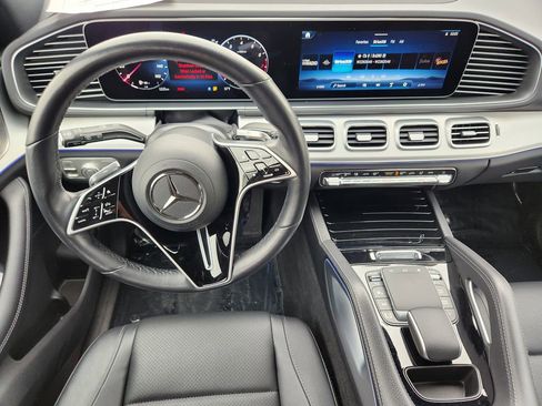 Used 2025 Mercedes-Benz GLE 350 4MATIC image 3
