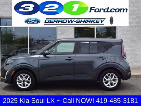 Used 2025 Kia Soul LX w/ LX Technology Package FWD image 2