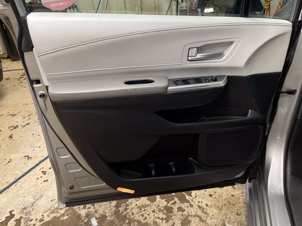 Certified 2025 Toyota Sienna XLE FWD image 14