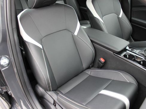 Used 2025 Toyota Camry SE image 23