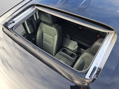 Used 2022 GMC Sierra 1500 Denali w/ Denali Reserve Package image 8