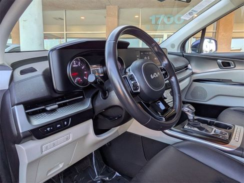Used 2024 Kia Carnival LX image 15