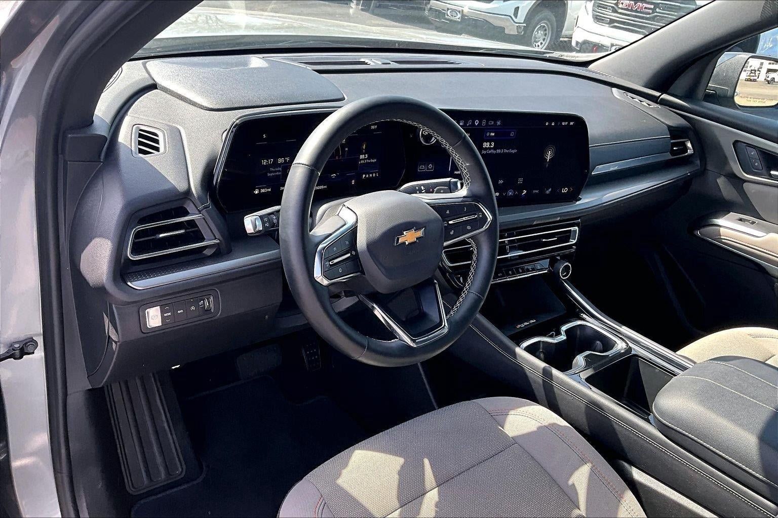 Used 2026 Chevrolet Traverse LT w/ Driver Confidence Package AWD/4WD image 15