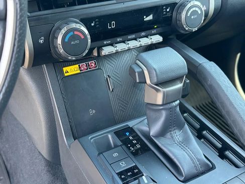 Certified 2025 Toyota Tacoma SR5 AWD/4WD image 24