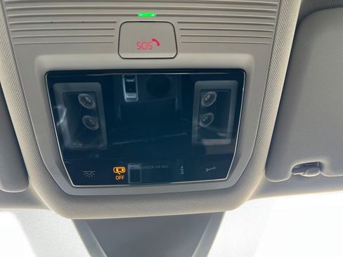 Used 2025 Volkswagen Atlas SE image 29