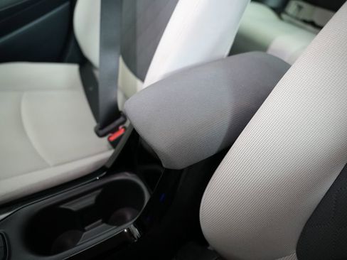 Used 2020 Toyota Corolla LE image 28