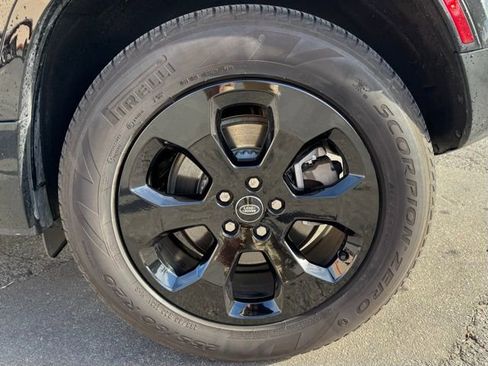 Used 2024 Land Rover Defender 110 X-Dynamic SE image 11