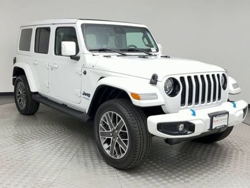 Used 2022 Jeep Wrangler Unlimited Sahara AWD/4WD image 8