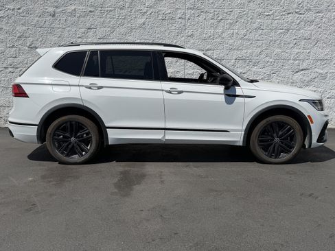 Used 2022 Volkswagen Tiguan SE R-Line AWD/4WD image 8