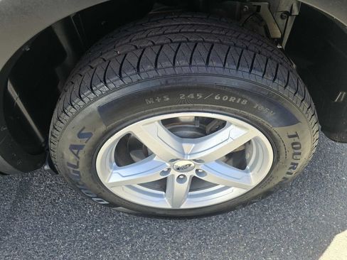 Used 2016 Ford Explorer XLT w/ Equipment Group 202A AWD/4WD image 28