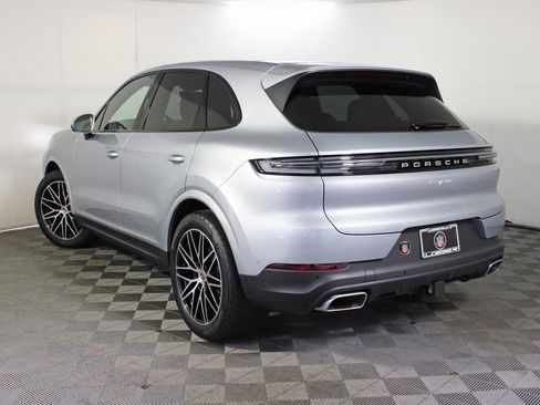 Used 2025 Porsche Cayenne image 3