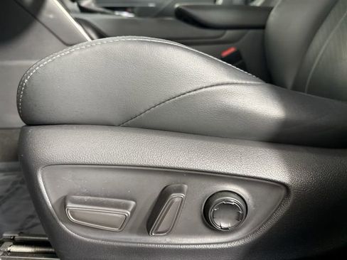 Used 2021 Toyota Venza LE image 21