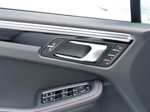 New 2026 Porsche Macan S image 24