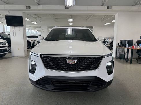 Used 2024 Cadillac XT4 Luxury w/ Cold Weather Package FWD image 5